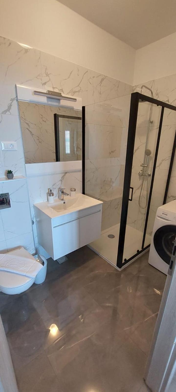 Apartment Toncica Omiš Eksteriør billede